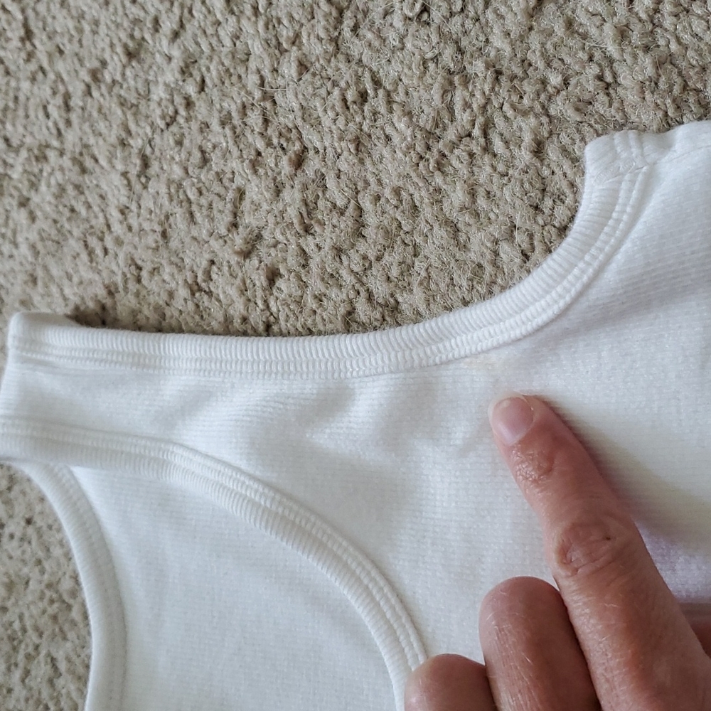 4 Reebok Tank Tops - Picture 9 of 13